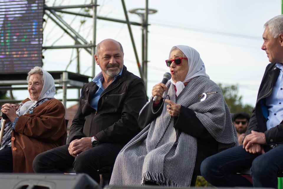 La emoción de Hebe de Bonafini en la apertura del Parque de Madres en Ensenada